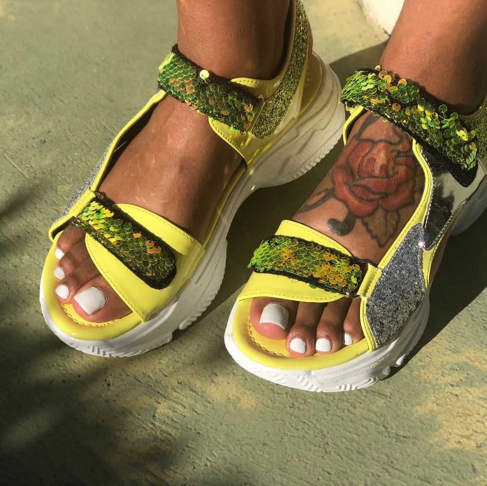 Yellow sequin platform sandals - Picture 3 of 3